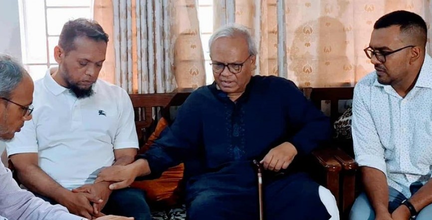 মাইলস্টোনে বিমান বিধ্বস্তের ঘটনায় নিহত আফনান ফাইয়াজের পরিবারের সঙ্গে রিজভীর সাক্ষাৎ